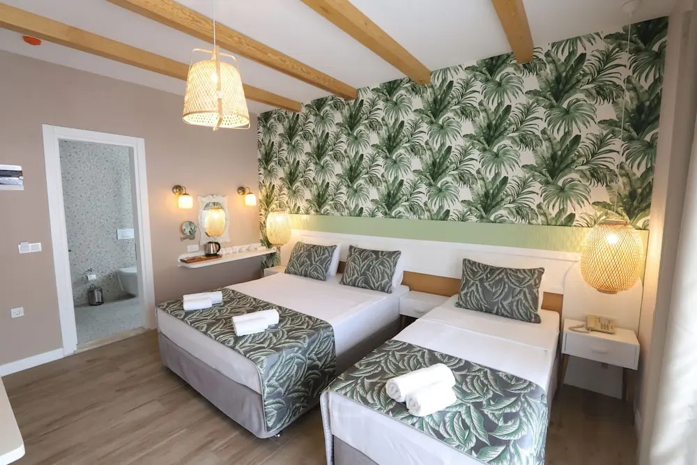 Dolphin Park Hotel