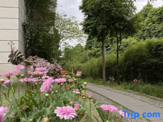 Xiyuan Yaji Holiday Hotel