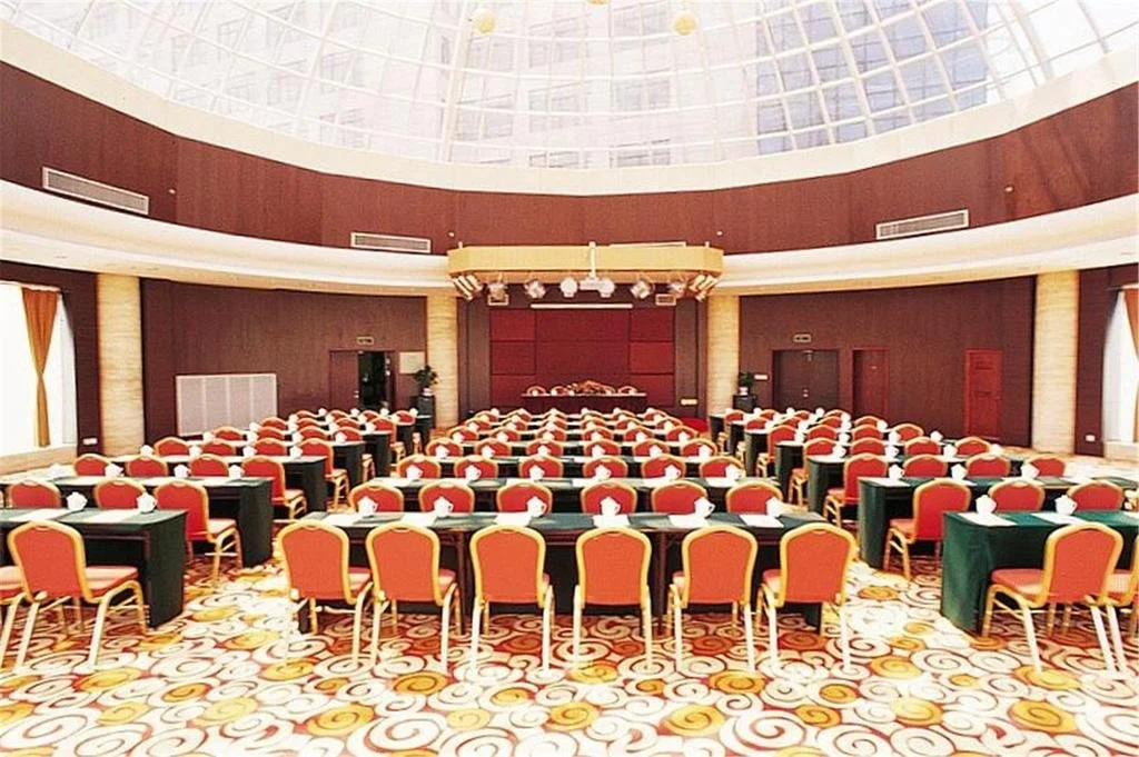Mingzhao Hot Spring International Hotel