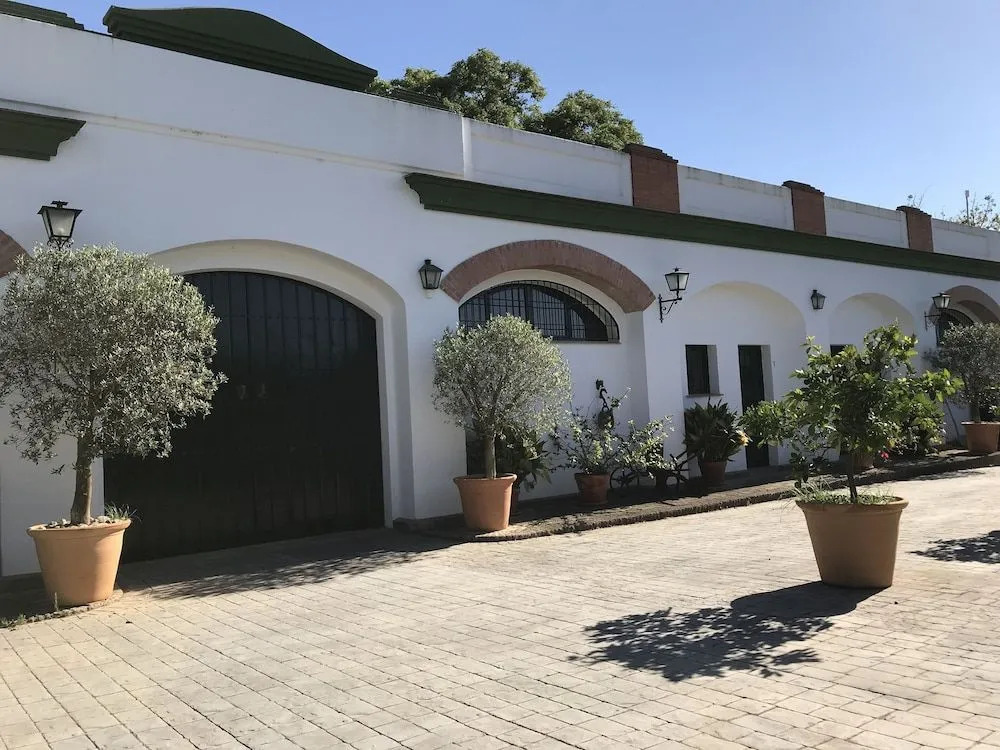 Casa Adelante