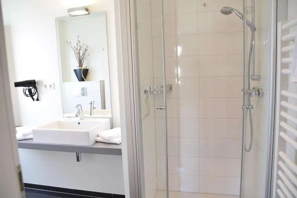 Bomhoffstr. 22a, W4, Blue Water