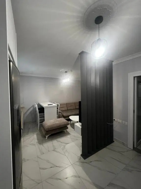 090 Center Apartment