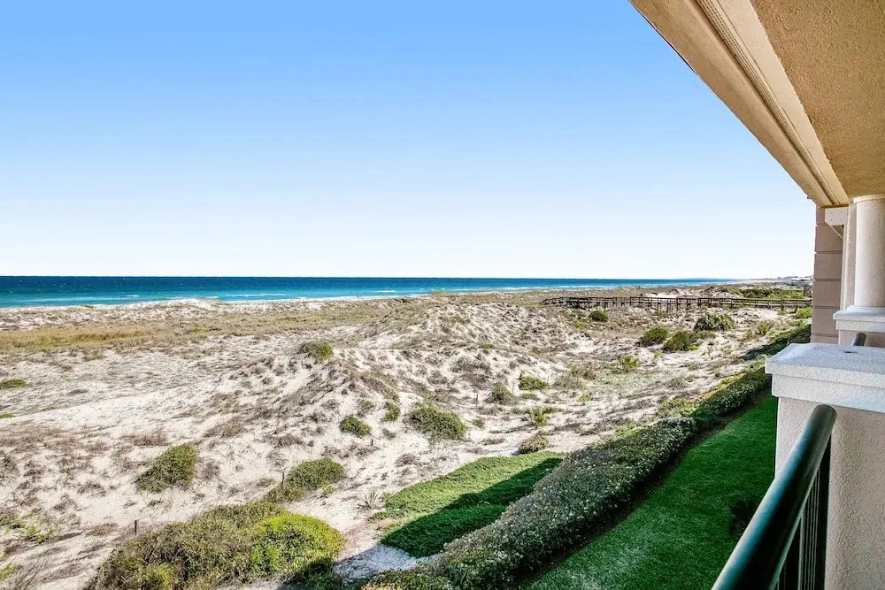 Tranquil Coastal Home With Ocean Views, Beach Access, Balcony & Shared Pool