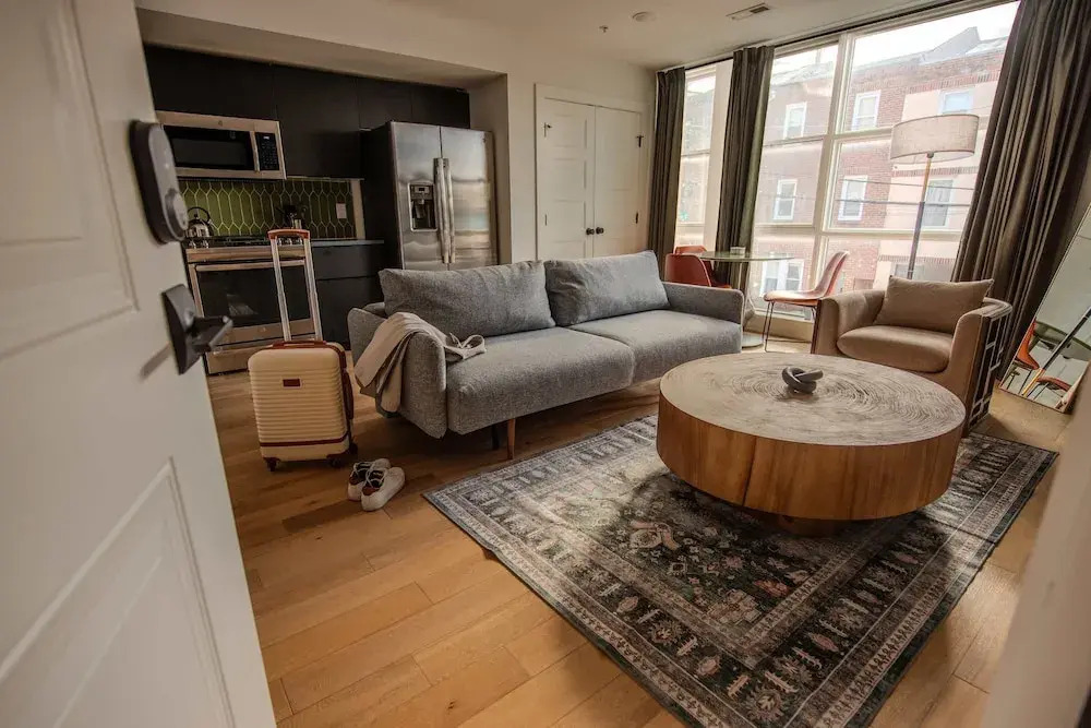 Sosuite 2BR Apt w W D Newly Renovated