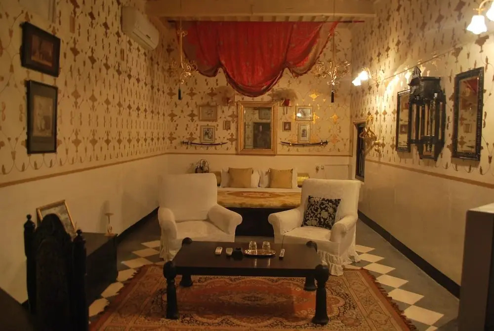 Hotel Bhairon Vilas