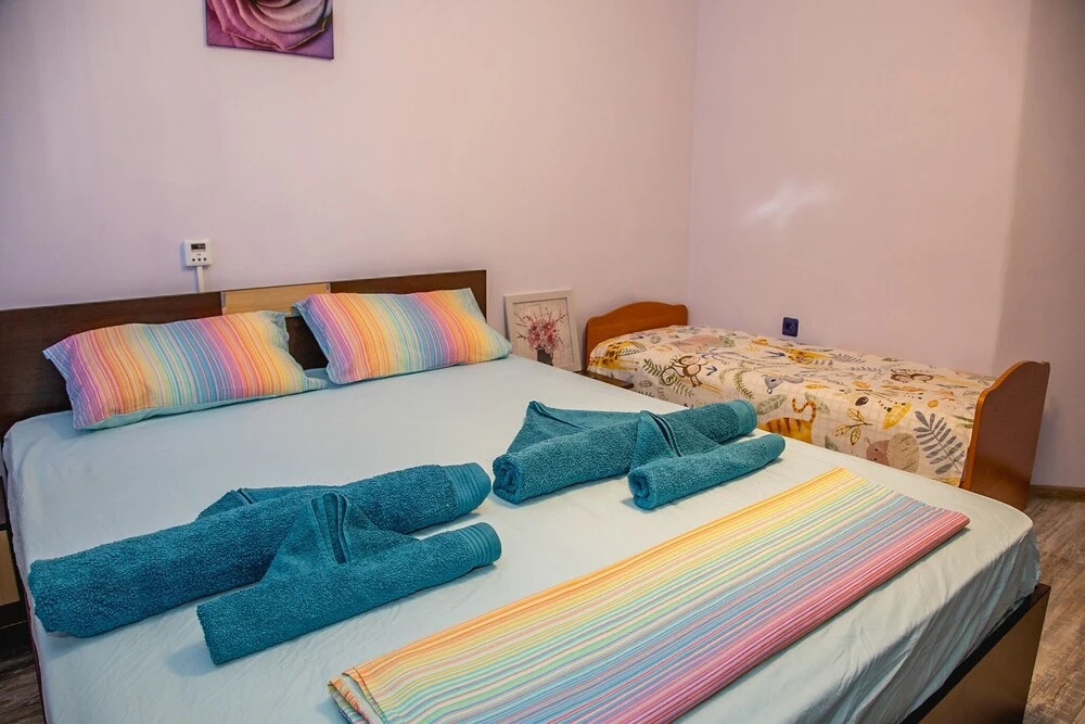 FM Premium 1-BDR Apartment - Colorful Central
