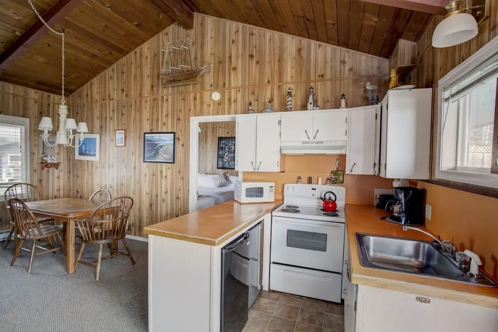 Moolack Shores Inn