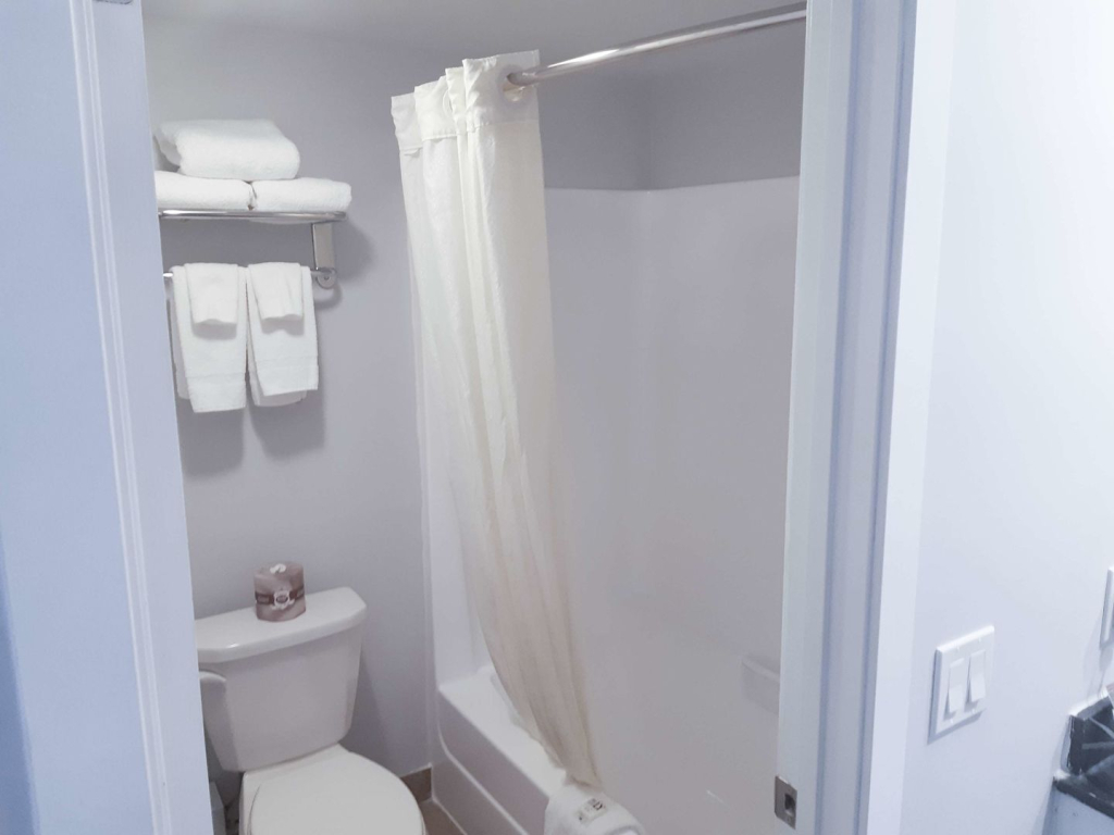 Motel 6 Brooks AB