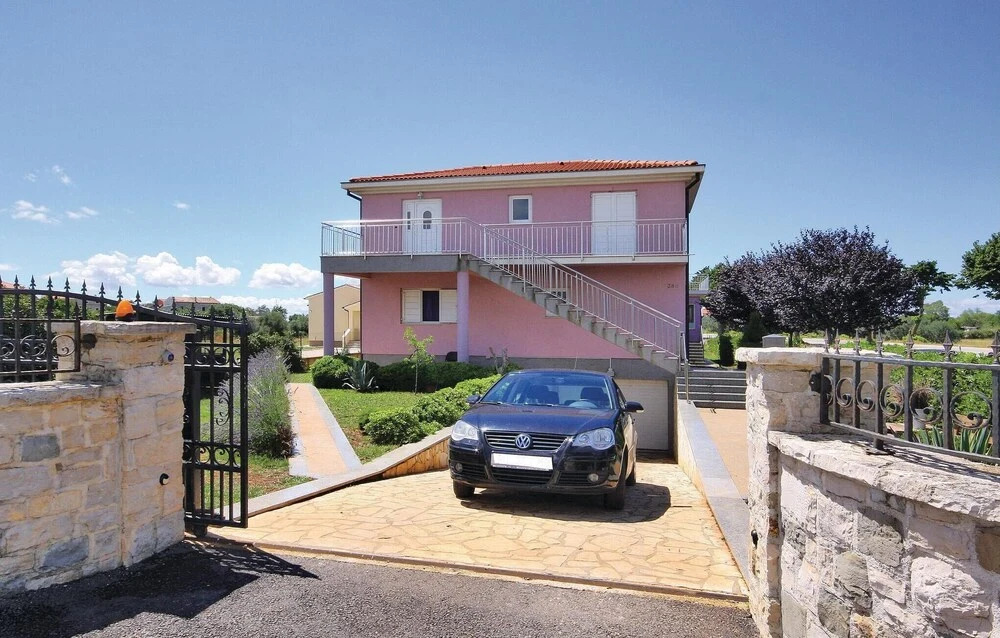 Awesome Home in Vodnjan With Wifi and 2 Bedrooms