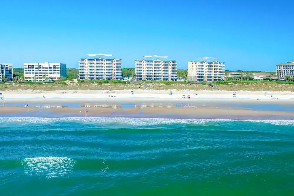 Luxurious Oceanfront Condo With Private Balcony, 2 Pools, and Beach Access