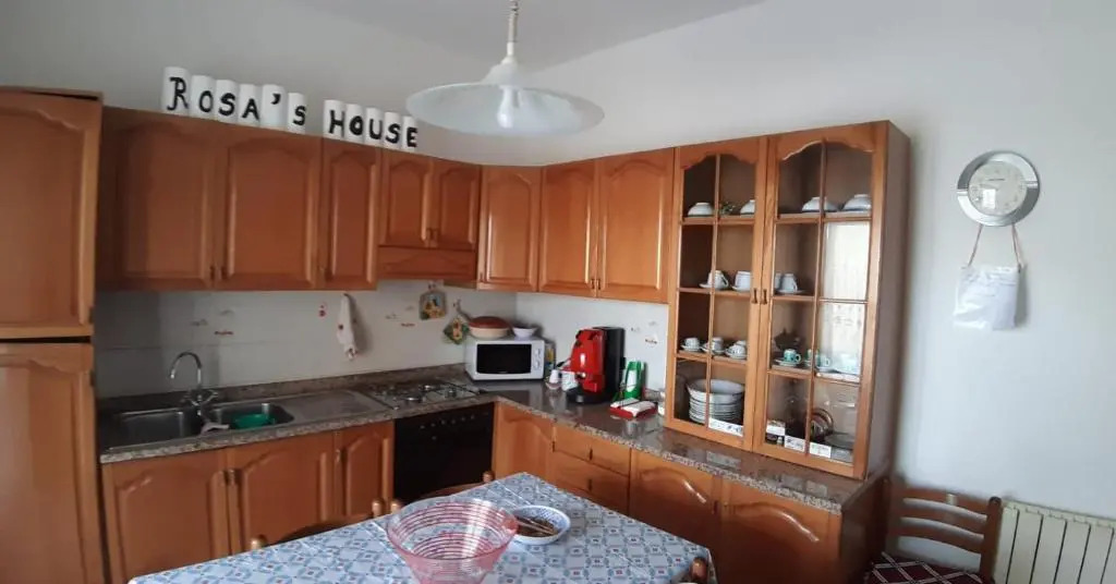 Rosas House Bed and Breakfast