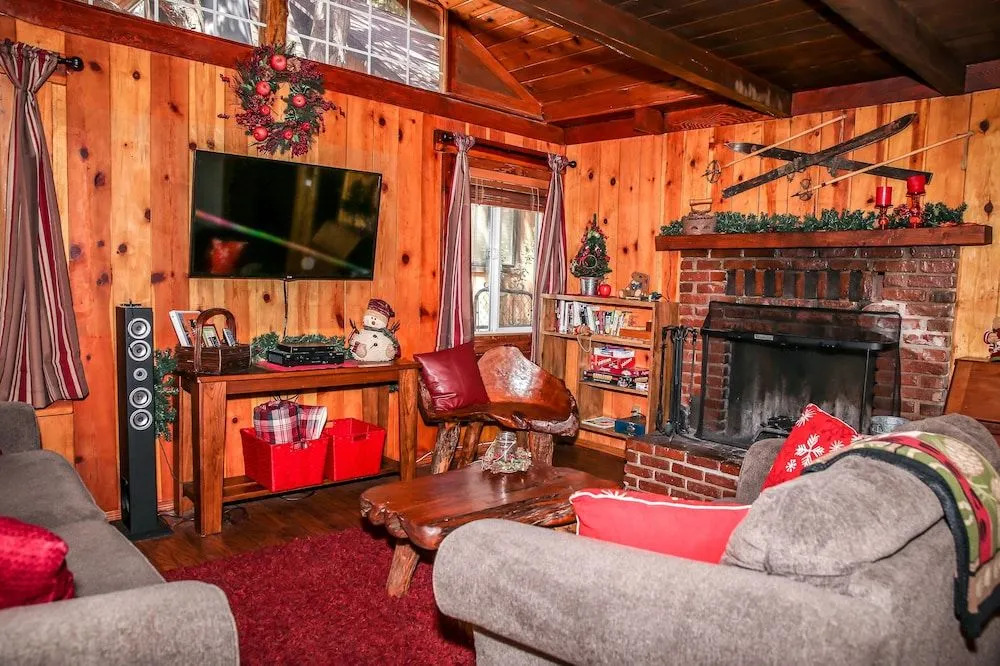 Little Bear Hug - 1 Br home by RedAwning