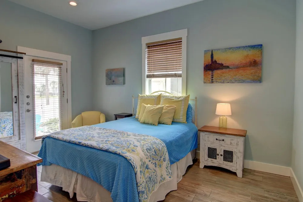 Watercolor Bungalow TC 2101