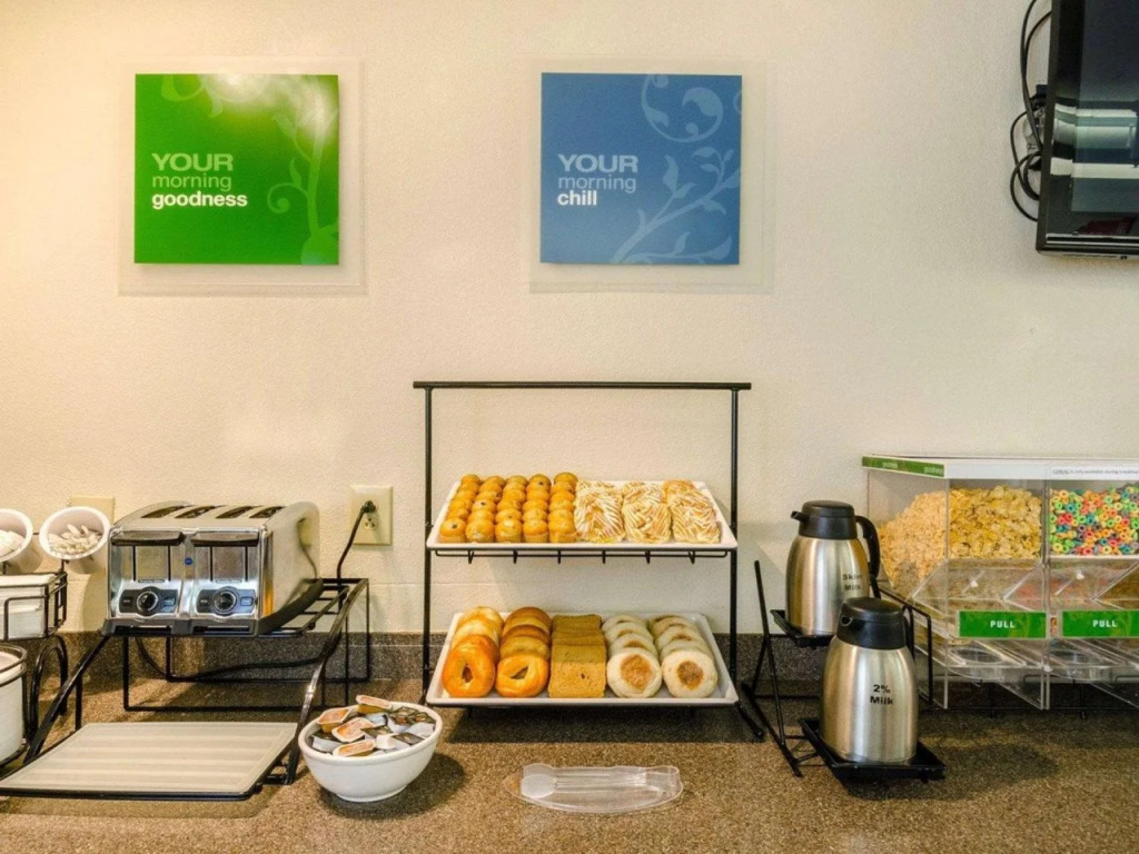 Holiday Inn Express - Fall River North