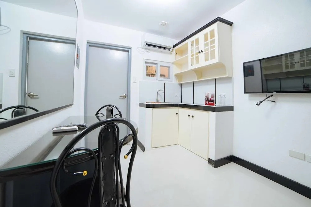 RedDoorz @ Colorado Street Angeles City