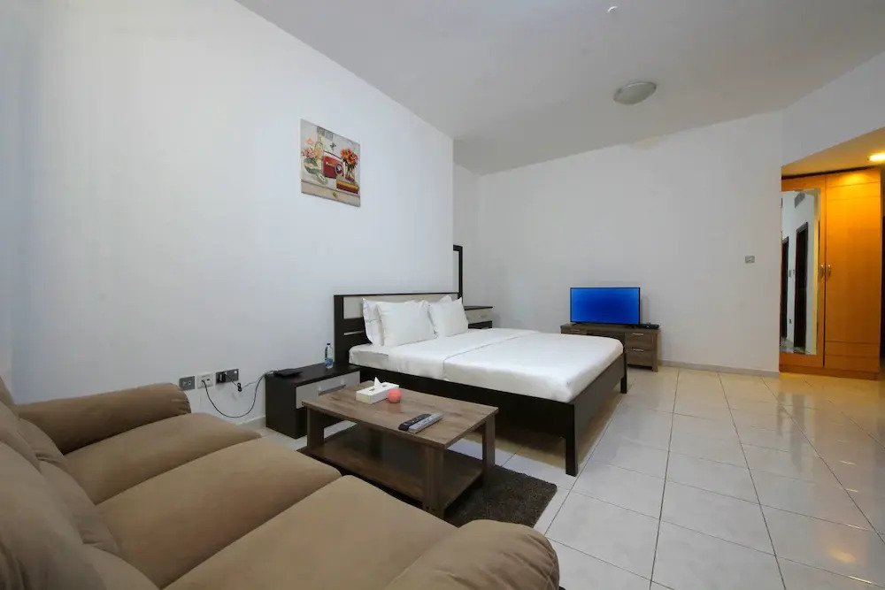 Big Studio Apartment in Dubai Marina Walking to JBR Beach, Cruise and DMCC Metro