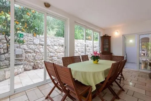 Villa AP