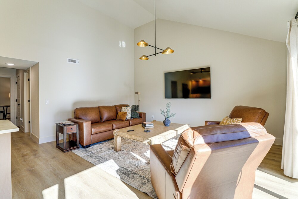 Bike, Golf & Explore: Quiet Bella Vista Retreat