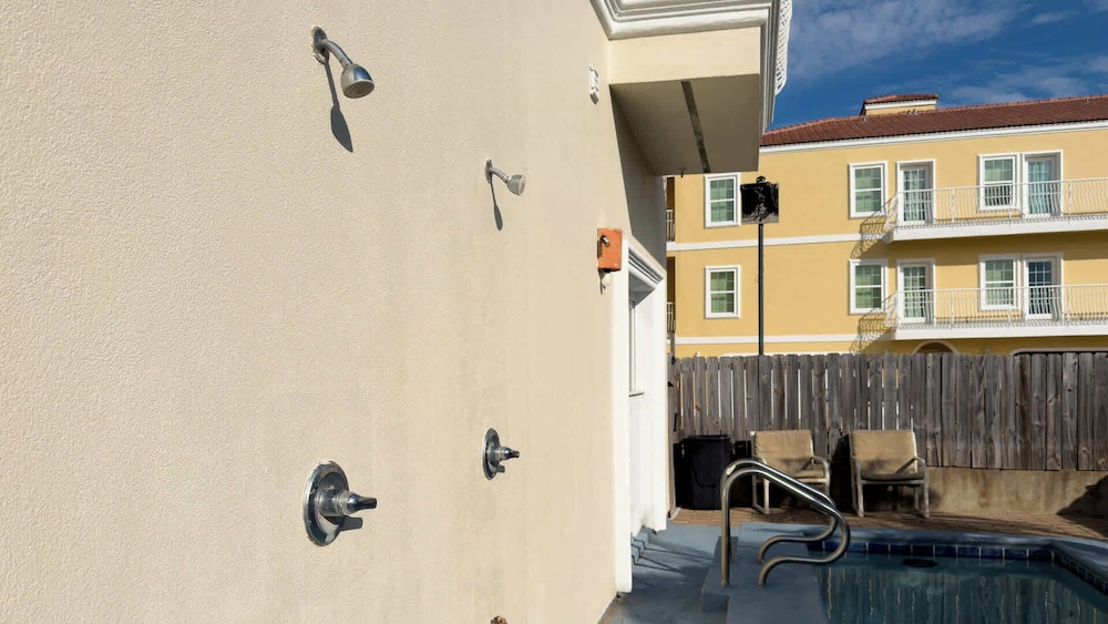 First Floor Pool Affordable Near Beach