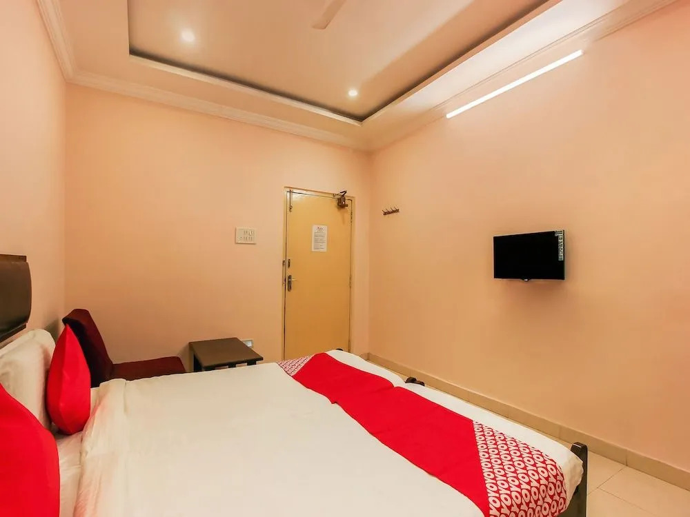 OYO 18591 Hotel Samrat