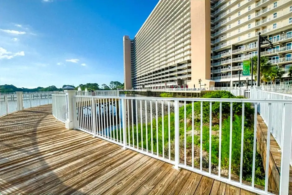 Laketown Wharf 1035 By ZIA