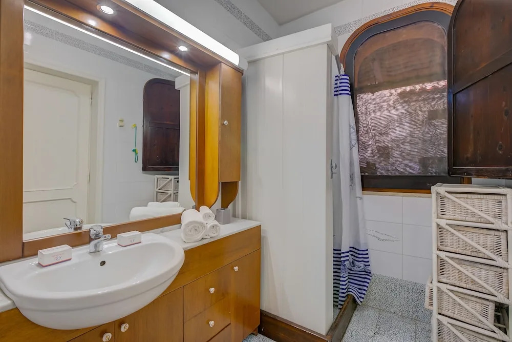 Villa Erika with private pool and garden - Happy Rentals