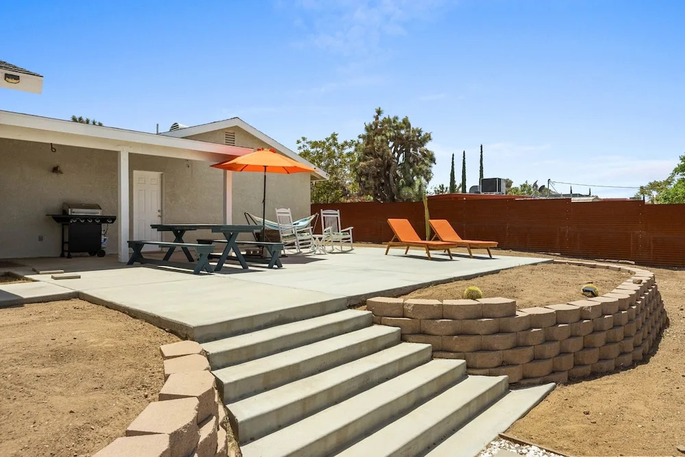Bonanza In The Desert - Pool, Hot Tub, Grill 3 Bedroom Home by RedAwning