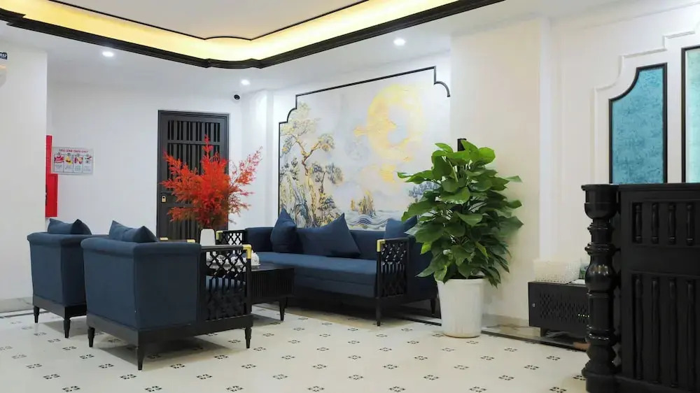 Royal Hotel - Trinh Van Bo, Nam Tu Liem