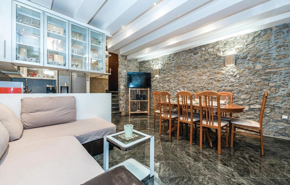 Nice Home in Vodice With Wifi and 4 Bedrooms