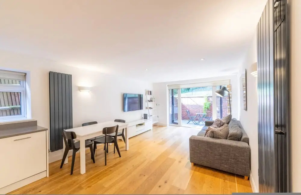 Stylish Two Bedroom Flat BCA