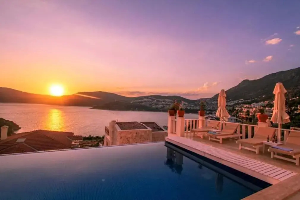 Ketchy Villa , Sleeps 14 , Infinity pool , Wifi , Sunset