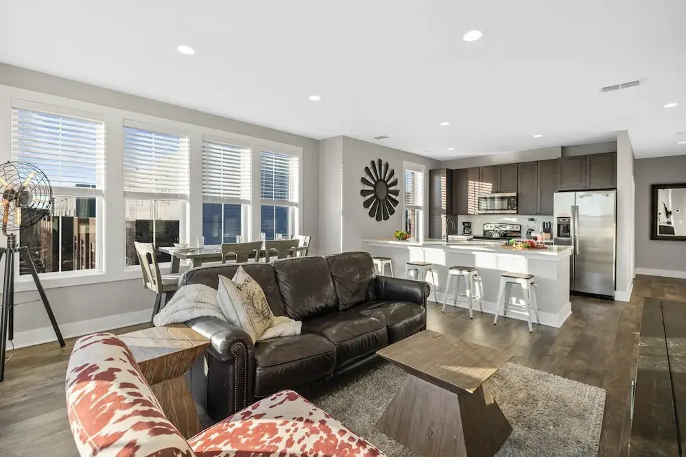 Pulse - Minutes to Broadway - Sleeps 6