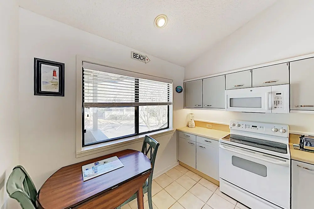 New Listing! Kingston Plantation W/ 5 Pools! 3 Bedroom Condo
