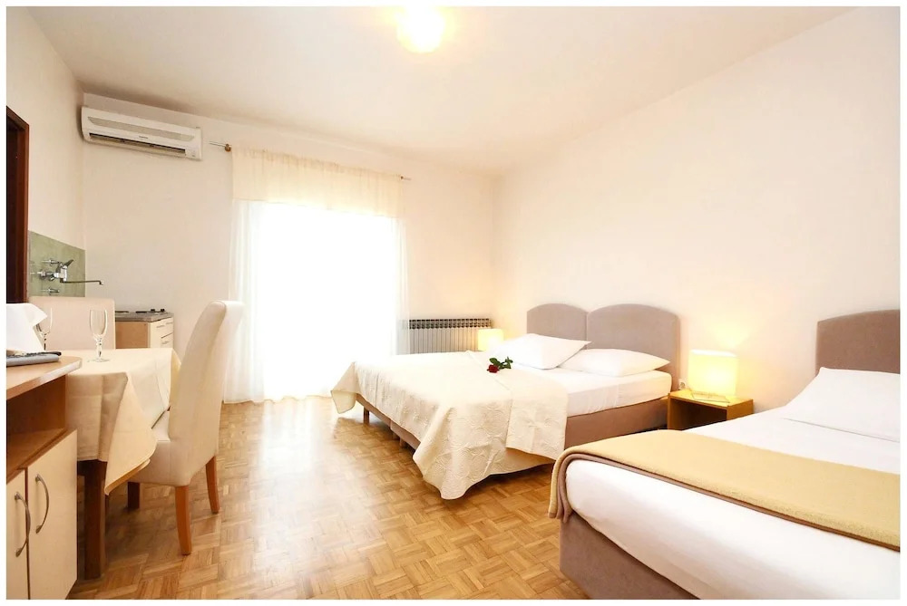 Studio in Sukošan, With Furnished Balcony and Wifi - 30 m From the Bea