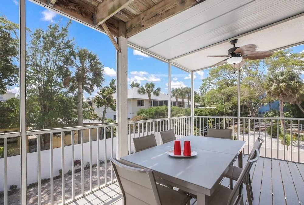 Dolphin Resort 3 Bedroom Home by RedAwning