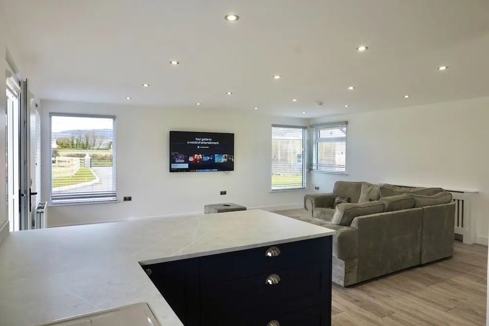 Castle View Chalet by Clonlum Cottages
