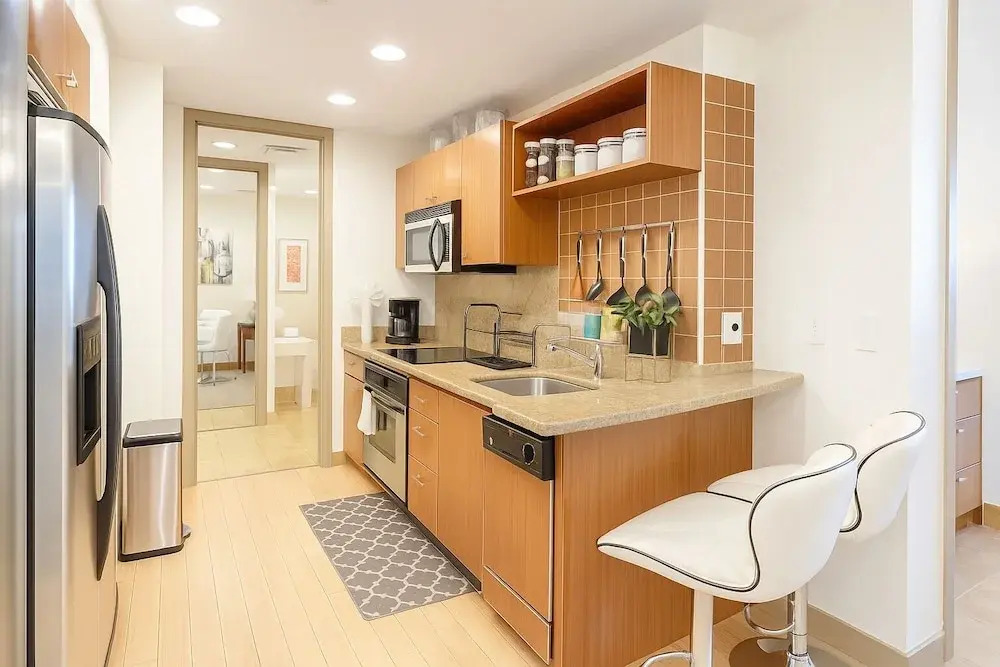 RS Suites - The AKA Residence