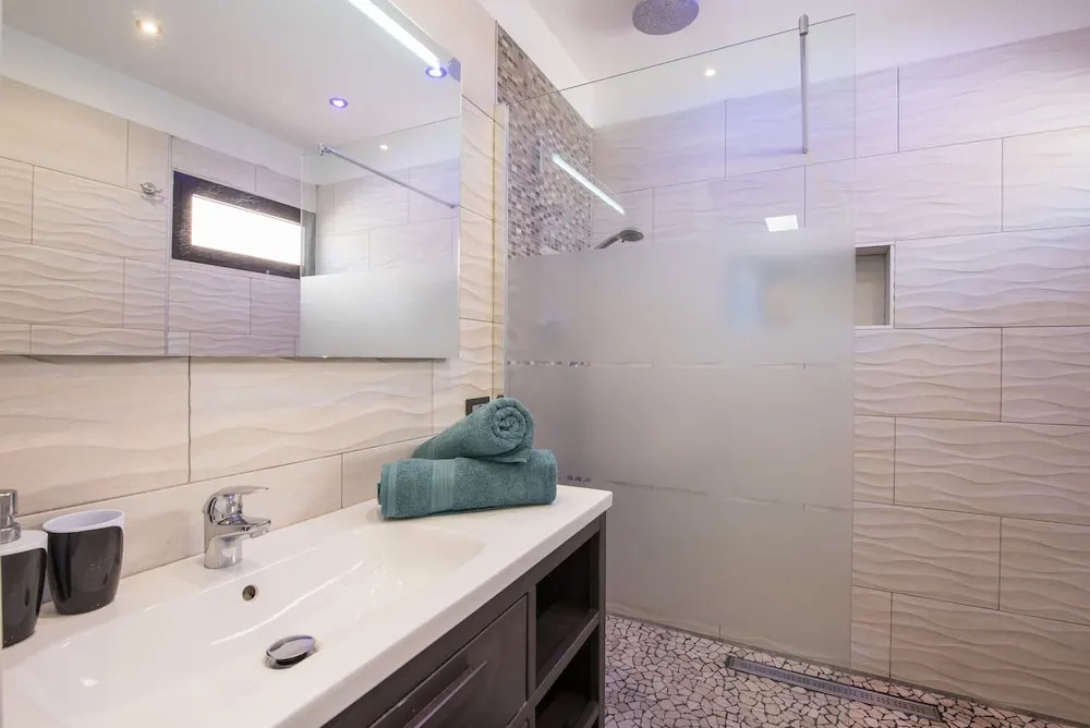 109. Romantic Apartment with Heated Pool