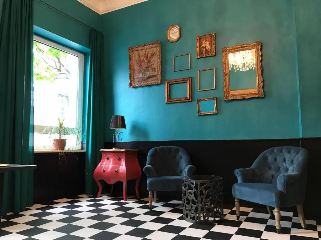 Hotel Mystique