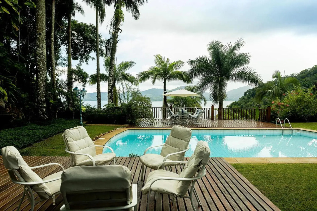 Fazenda histórica com piscina e churrasqueira a poucos metros da praia Domingas Dias, Ubatuba