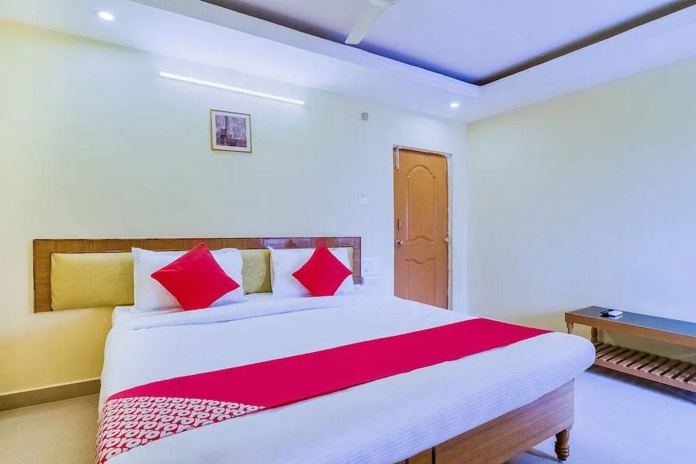 Oyo Flagship 41595 Gayatri Grand