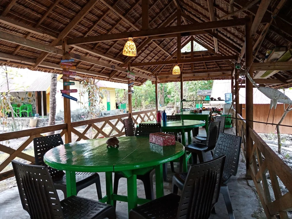 Hoga Island Dive Resort