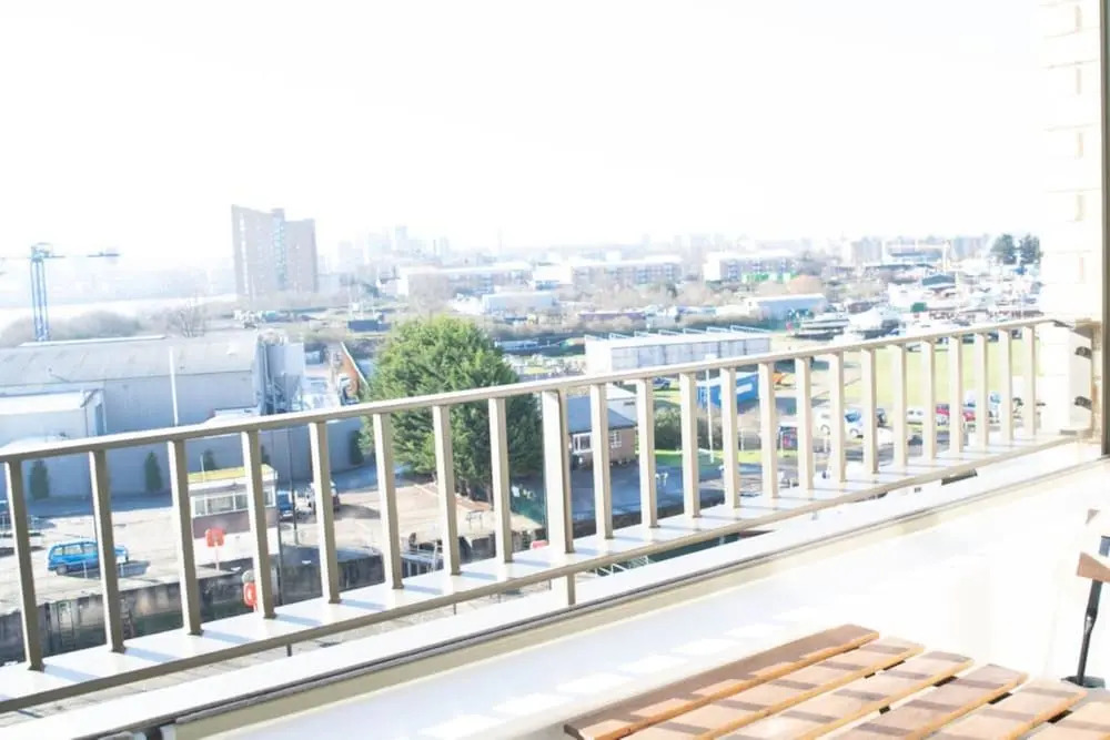Stunning 1 Bedroom Riverside Apartment