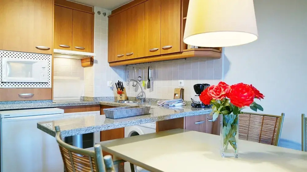 Bright Apartment With Pool Access
