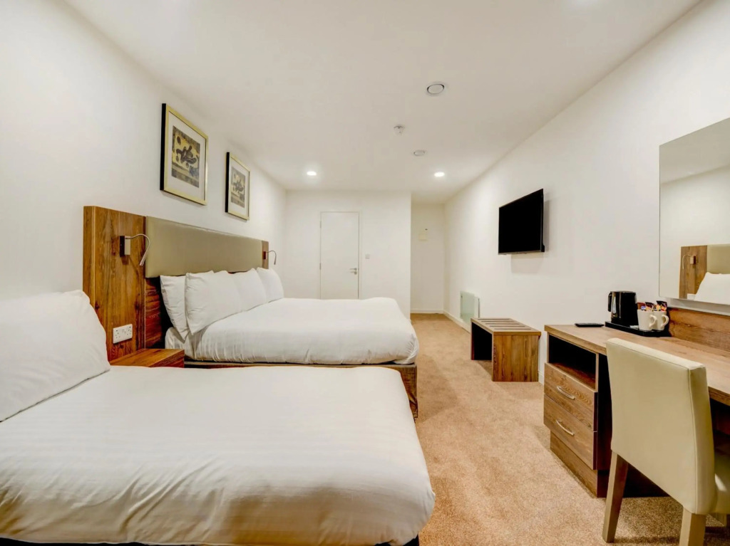 OYO Plymouth Central Hotel