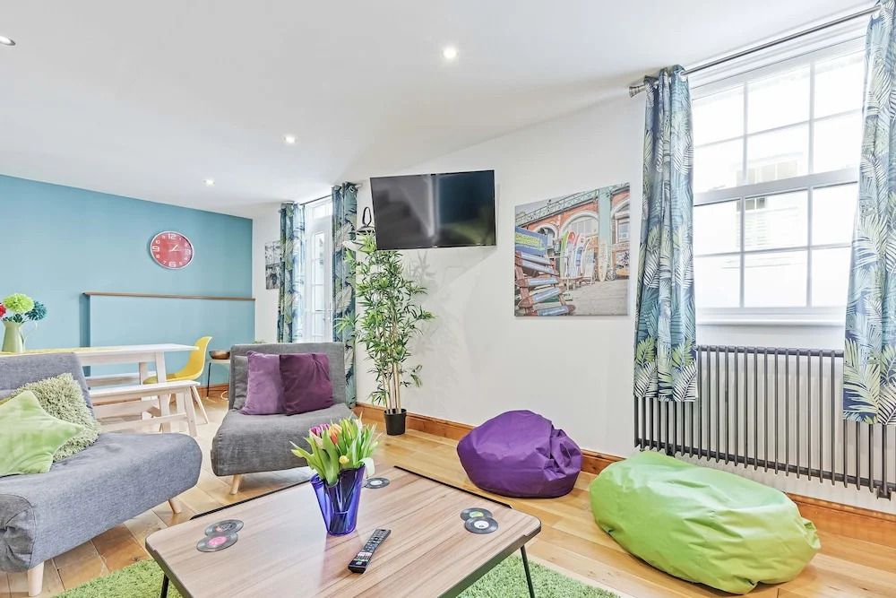 Brighton Getaways - Beach Lodge House