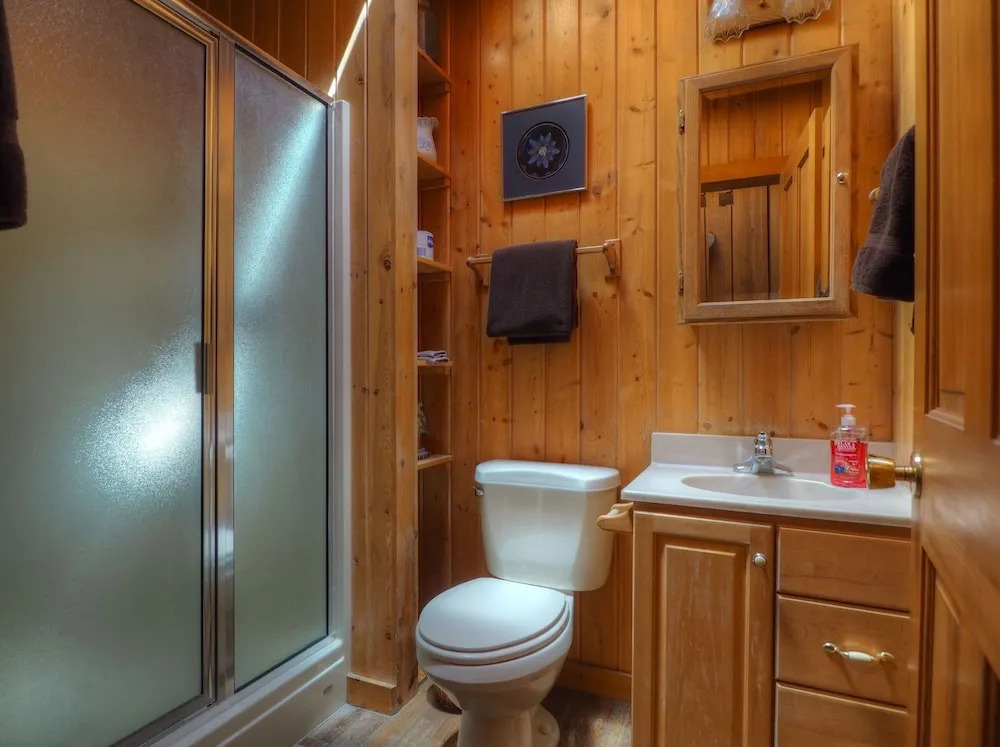 Maccracken Stead -- Ev #3259 2 Bedroom Cabin by RedAwning