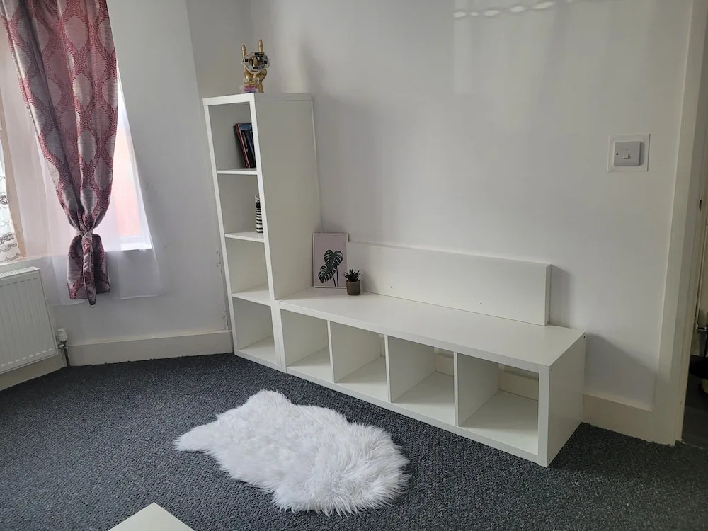 Lovely 2-bed Fully Refurbished House in London