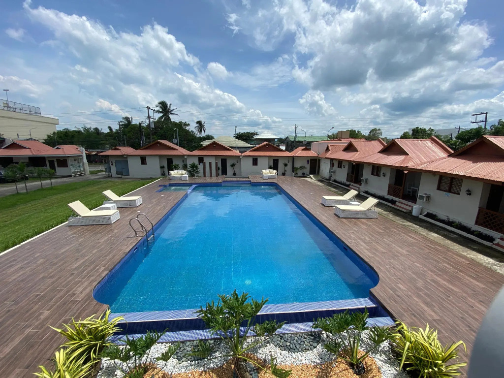 Shoreland Beach Resort by Cocotel
