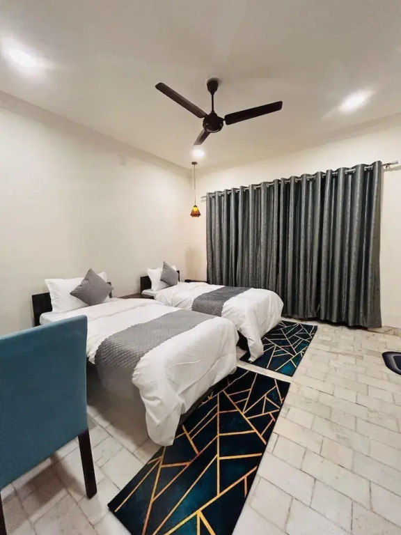 Hotel 7 Cr